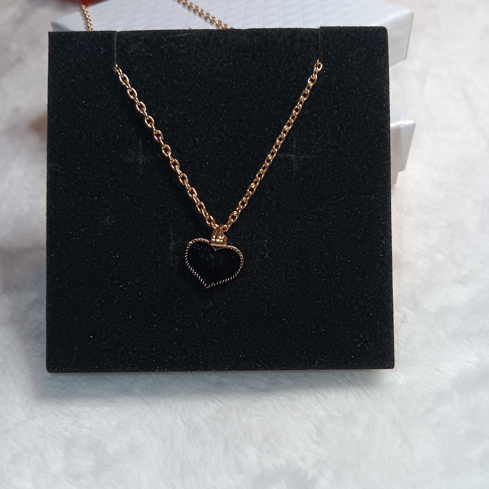 Elegant Black Heart Pendant Necklace